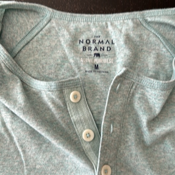 The Normal Brand Men’s short sleeve active puremeso Henley. Medium. Blue Haze. - Picture 4 of 5